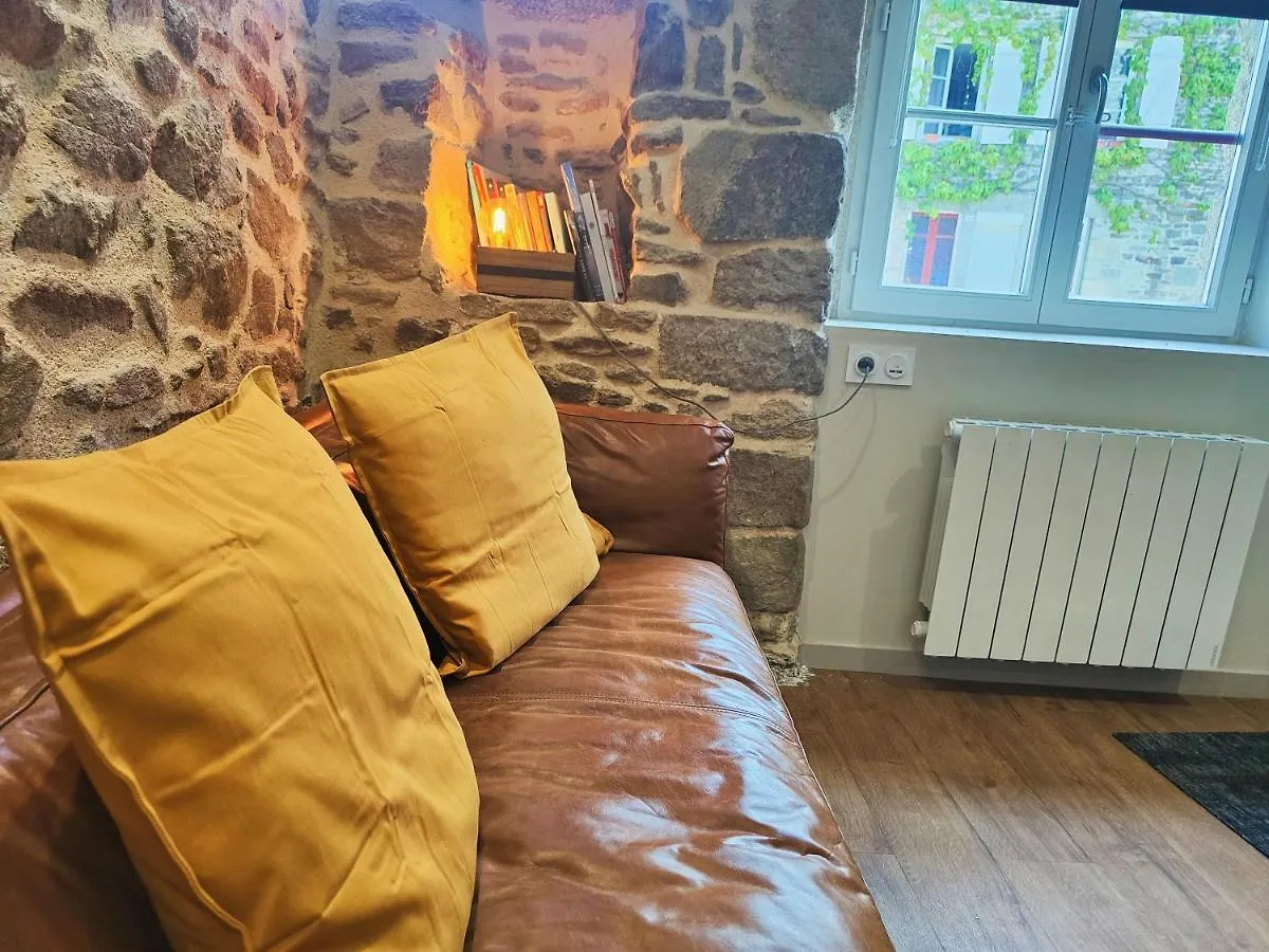 Appart Halo Et Duplex Les Filles Dinan 0*,  France